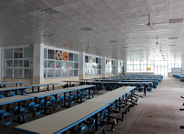 学校食堂