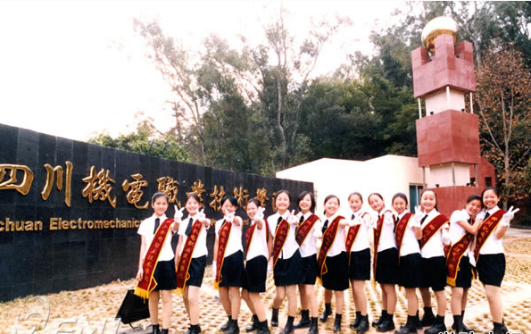 学校大门