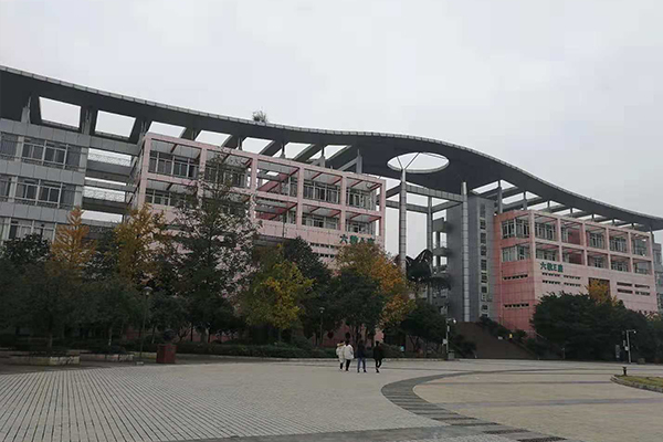四川城市技师学院环境