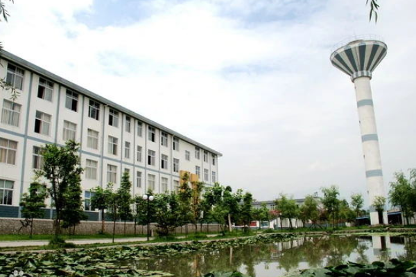 崇州市怀远中学校园环境