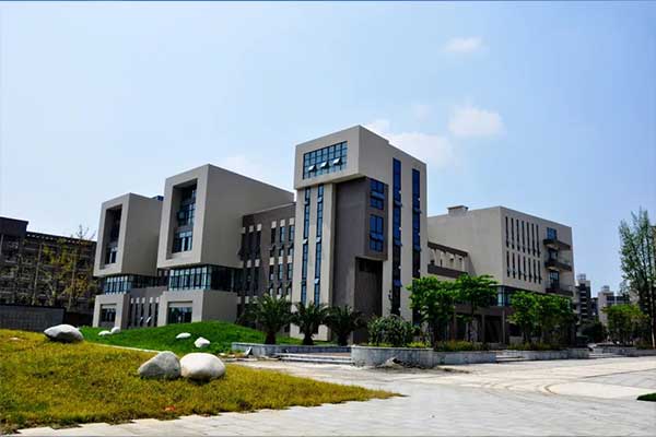 眉山车城中学校园环境