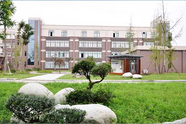眉山车城中学校园环境