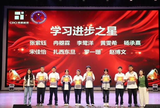 领川万汇实验学校召开学生表彰大会 领川万汇实验学校召开学生表彰大会