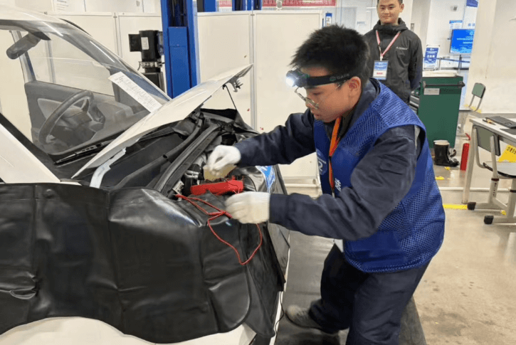 成都石化工业学校
