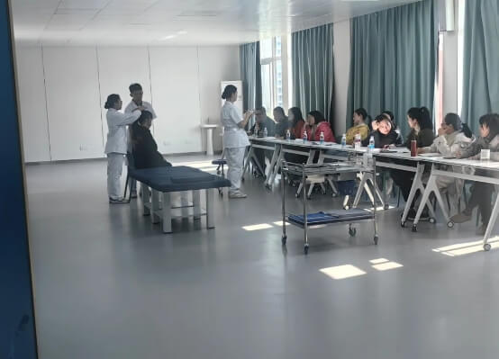 成都铁路卫生学校