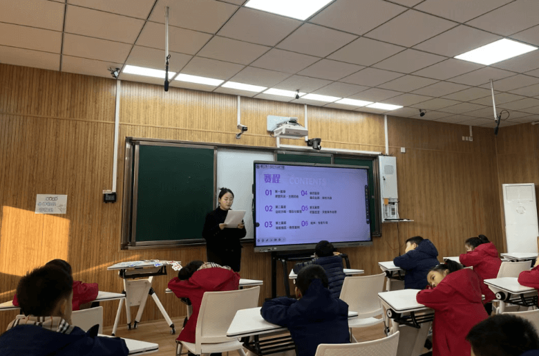 都江堰市嘉祥外国语学校
