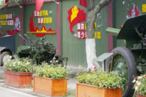 南充电子工业学校门口