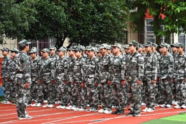 南充电子工业学校举行2026年秋学生军训大会 南充电子工业学校举行2026年秋学生军训大会
