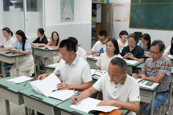 眉山育英实验学校