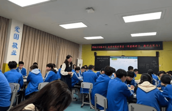成都电子信息学校