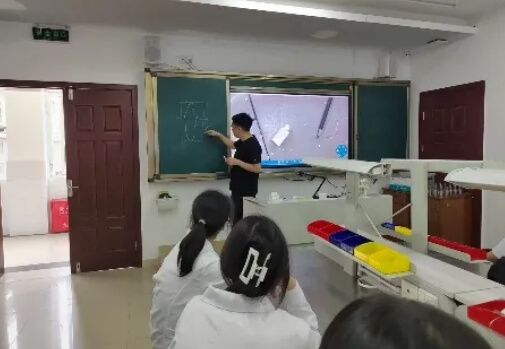成都铁路卫生学校
