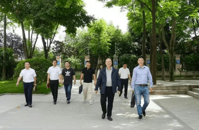 成都石化工业学校