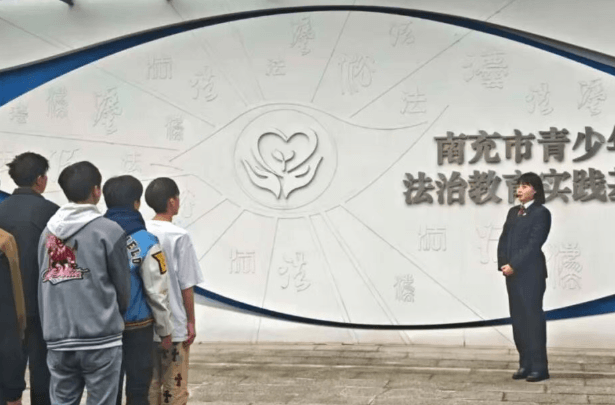 南充电子工业学校