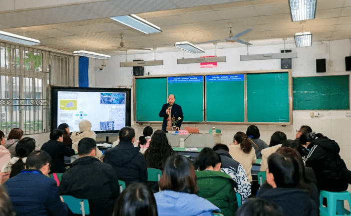 四川省成都市龙泉中学校