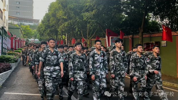 南充电子工业学校