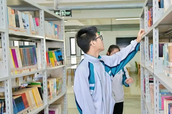 新津职高图书馆 新津职高图书馆