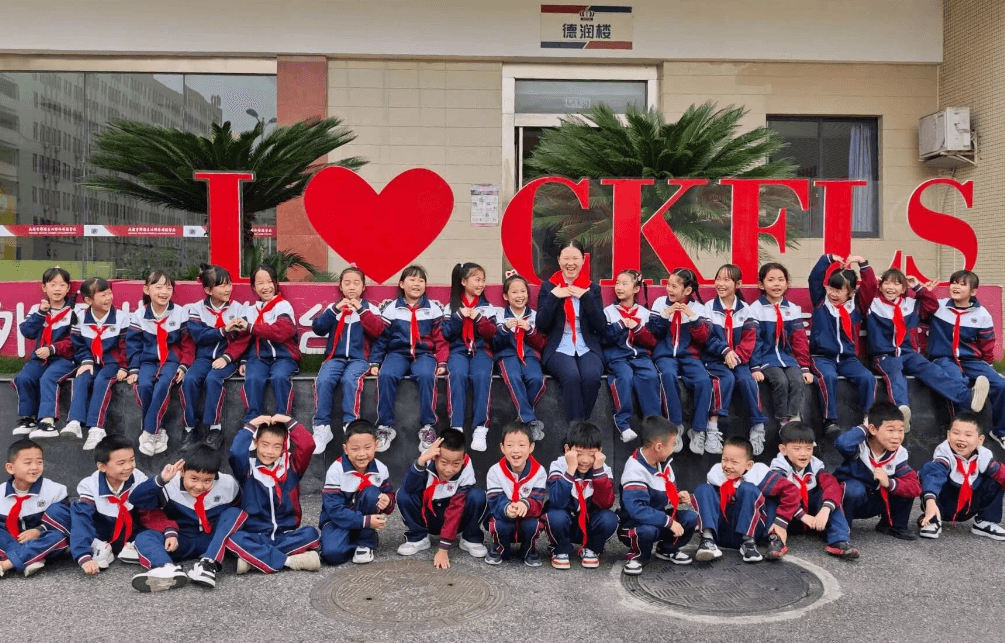 成都市郫都区川科外国语学校