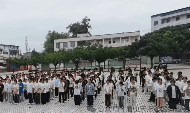 眉山天府新区实验中学