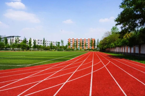 成都指南针职业技术学校操场 成都指南针职业技术学校操场