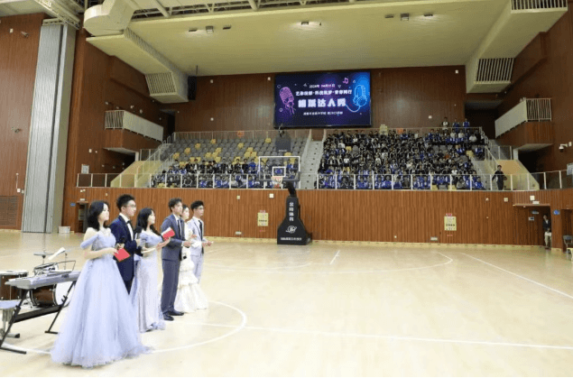 四川省成都市龙泉中学校