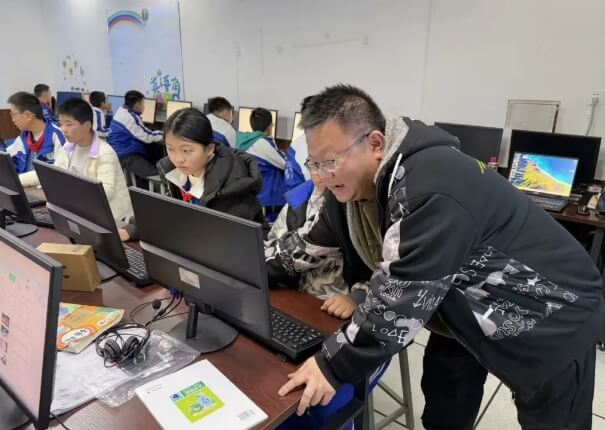 成都佳兴外国语学校