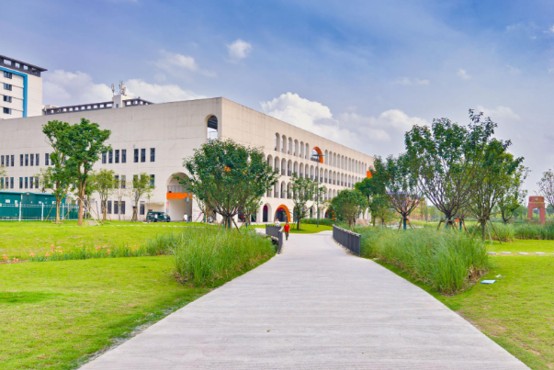 成都华商理工职业学校教学楼 成都华商理工职业学校教学楼