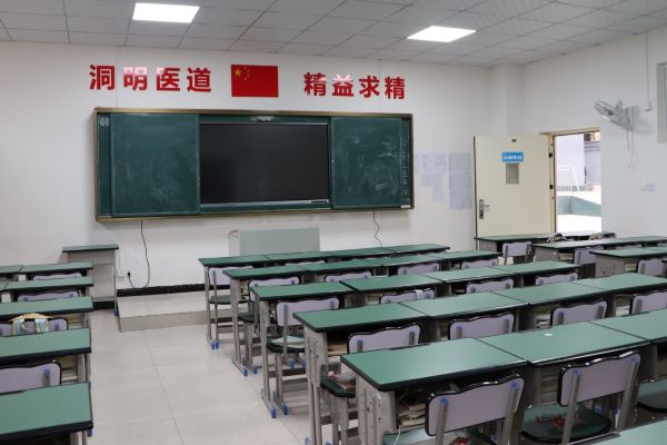 四川蜀都卫校上课