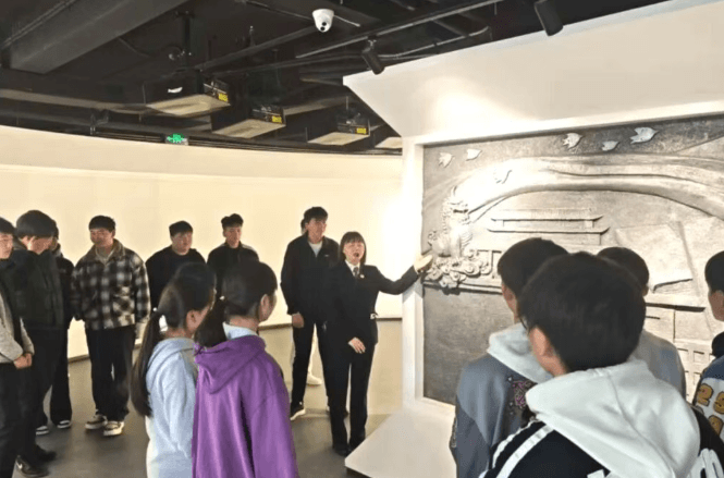 南充电子工业学校
