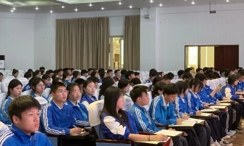 成都电子信息学校
